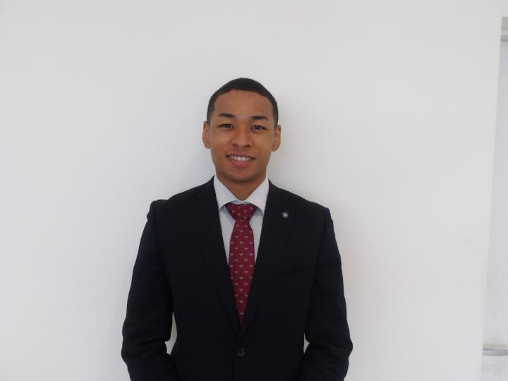 セールススタッフ 山林　レオ