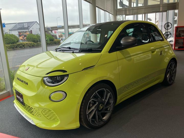 ABARTH 500e Scorpionissima Cabriolet