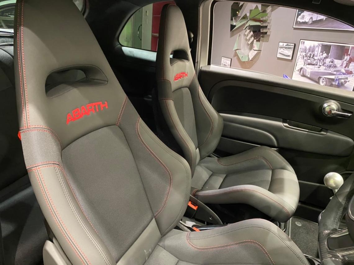 そしてこちらも到着しました！限定車「ABARTH 595 esseesse