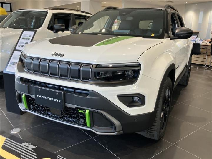 Avenger 4xe Hybrid