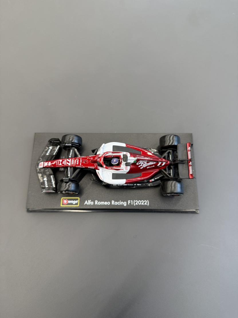 C42 F1 TEAM 1/43 WITH HELMET