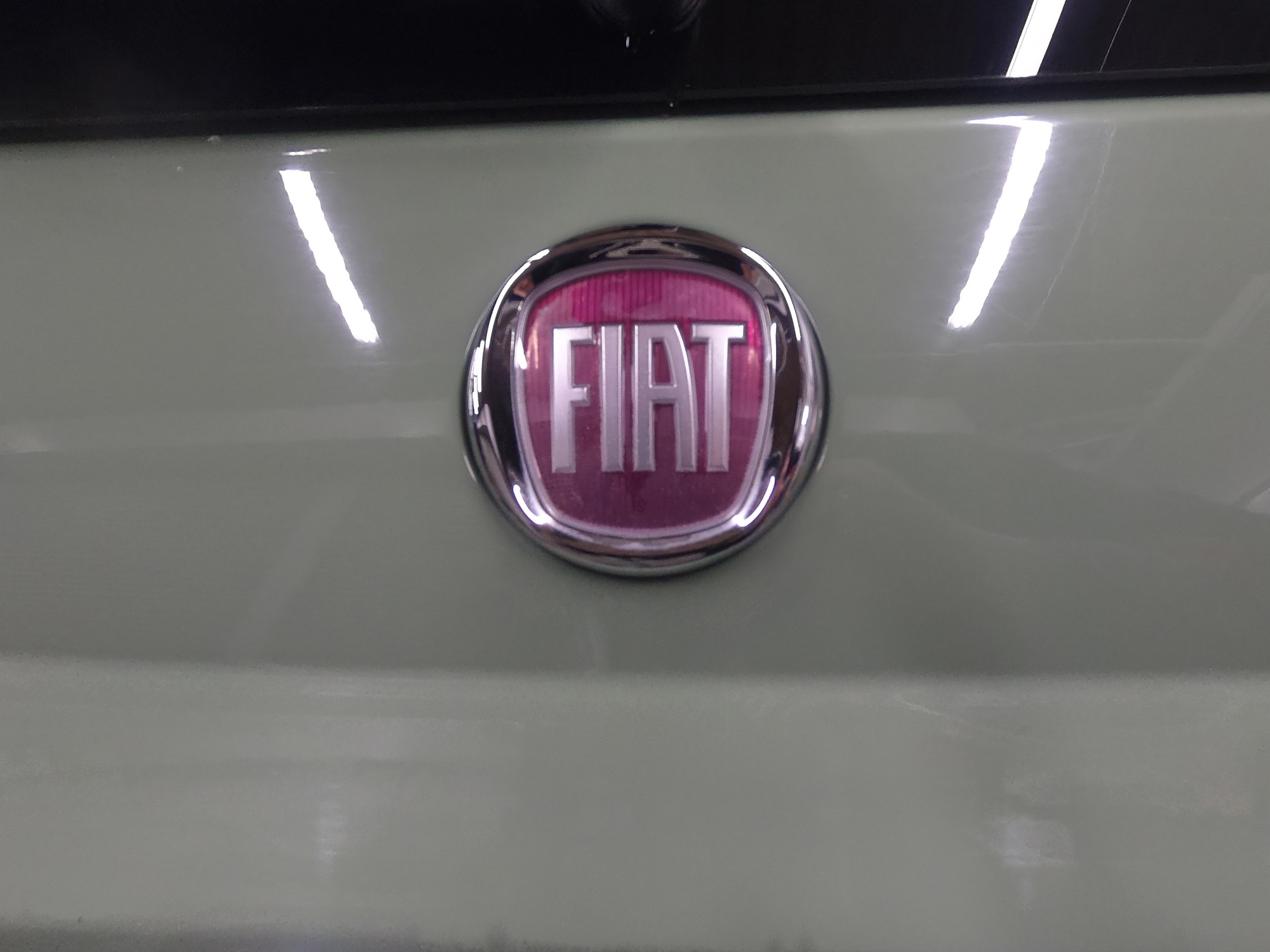 エンブレムを交換してみましょう フィアット守山スタッフブログ Fiat Official Dealer Site