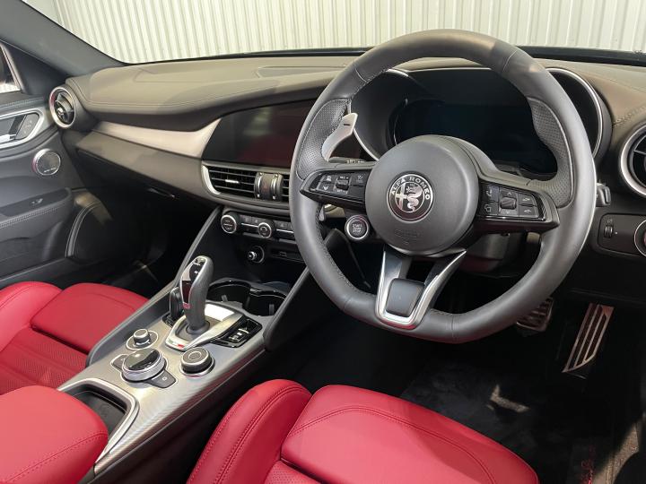 GIULIA 2.0 TURBO VELOCE MONOCHROME EDITION