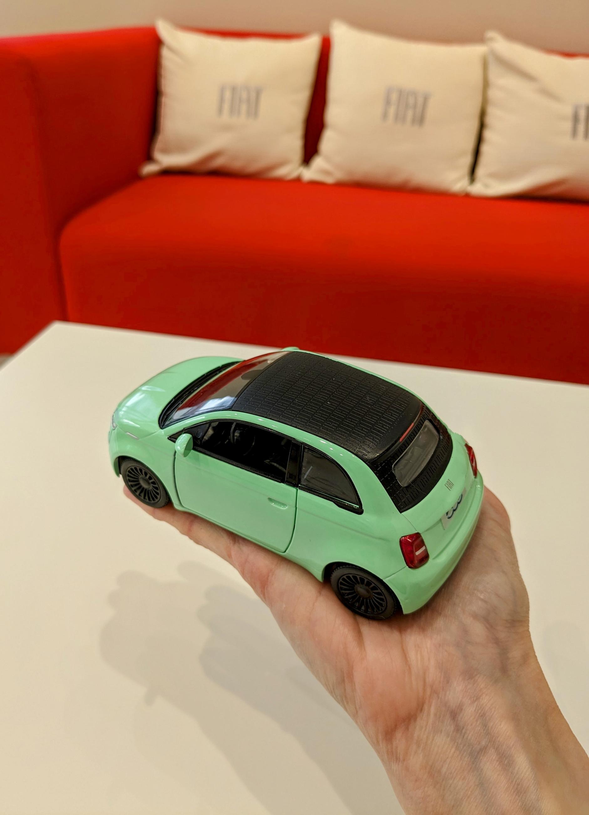 FIAT ABARTH クッション 楽天市場】【 FIAT 純正 即日出荷 】アバルト ロゴ クッション
