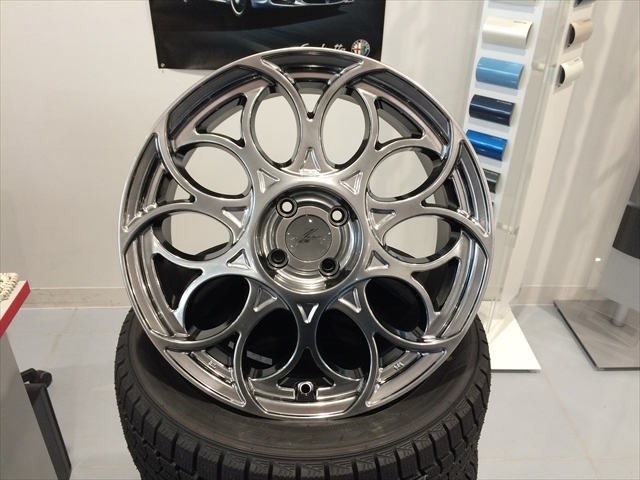 ジュリエッタの特別仕様車用と同じデザインホイール展示中