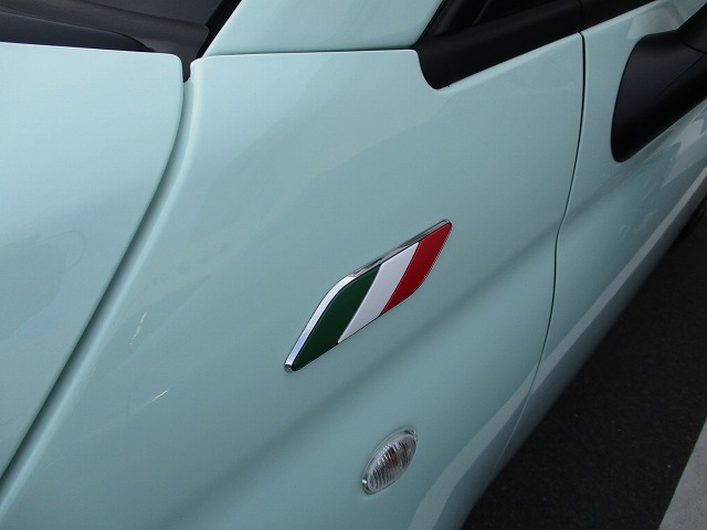 イタリアンフラッグフェンダーバッジ｜フィアット／アバルト岡山