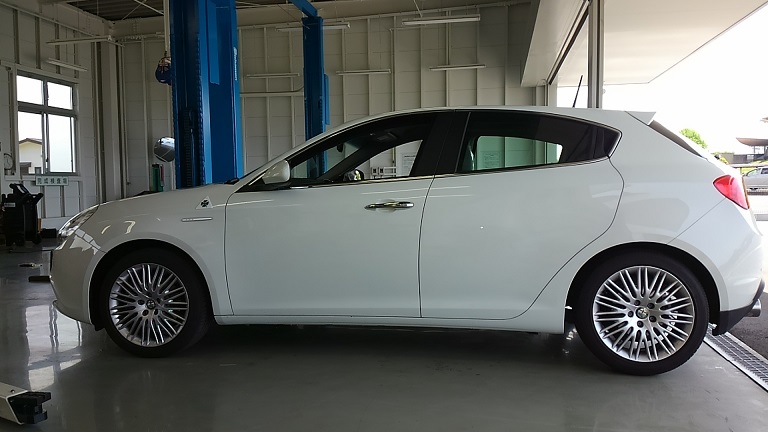 【近日削除】Alfa Romeo（アルファロメオ）ダウンベスト　カシミア 近日削除】Alfa Romeo（アルファロメオ）ダウンベスト カシミア