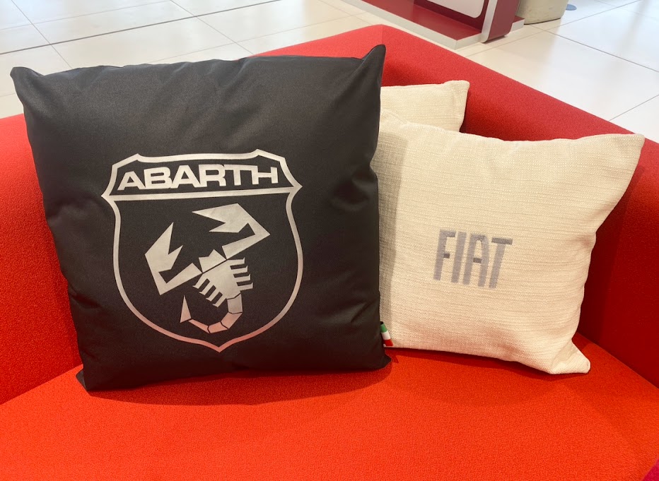 FIAT ABARTH クッション ご自身で使うも良し！プレゼントにも良し！｜フィアット／アバルト大宮