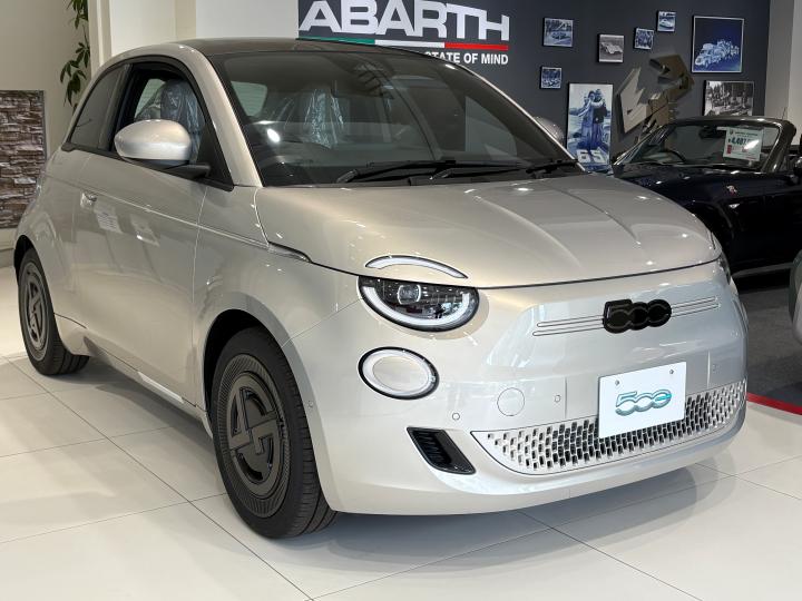 500e Giorgio Armani Collector's Edition