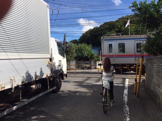 踏切の横断には細心の注意を｜ジープ千葉スタッフブログ｜Jeep 